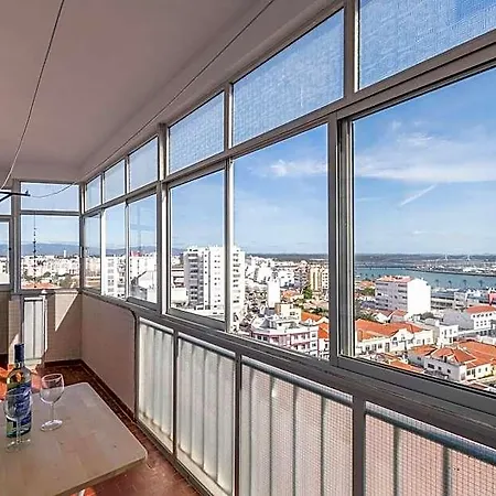 Stunning Sunny 3-bedroom In ホテル 3*